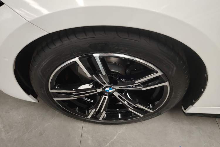 Used BMW 4 Series 2021 425i Convertible M Sport Package Left Front Wheel Hub
