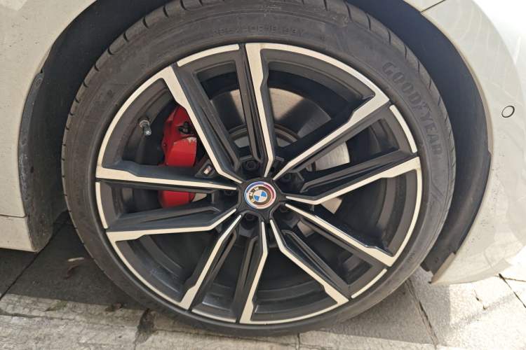 Used BMW 4 Series 2021 425i M Sport Night Edition Right Front Wheel Hub