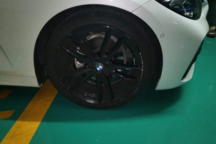 Used BMW 4 Series 2021 425i Convertible M Sport Night Edition Right Front Wheel Hub