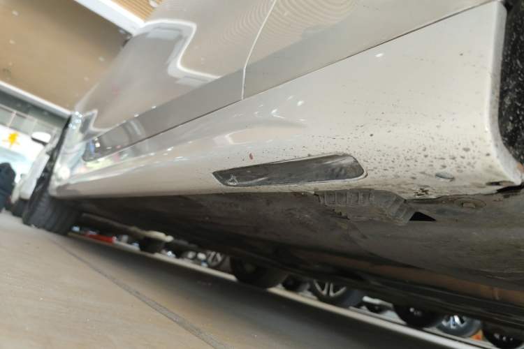 Used BMW 4 Series 2021 425i M Sport Night Edition Right Side Sill