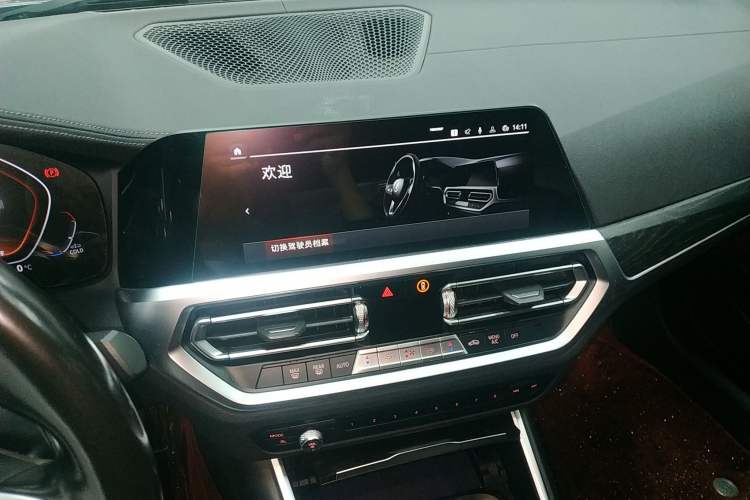 Used BMW 4 Series 2022 425i Convertible M Sport Package Audio And AC Panel