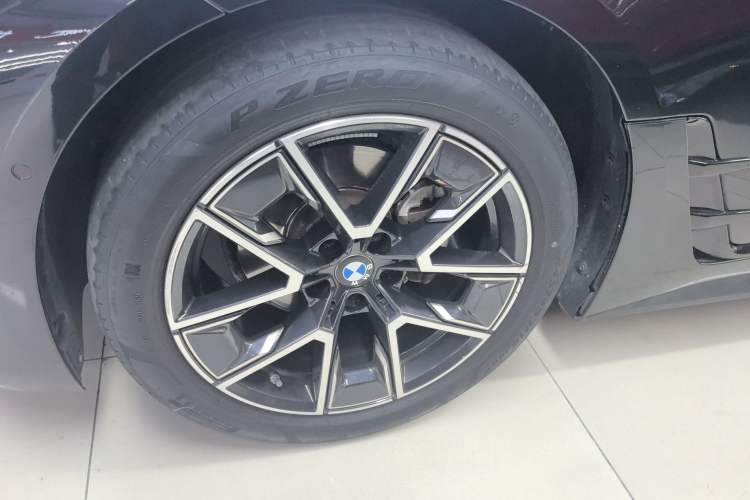 Used BMW 4 Series 2022 425i Gran Coupe M Sport Package Left Front Wheel Hub