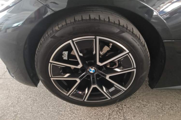 Used BMW 4 Series 2022 425i Gran Coupe M Sport Package Left Front Wheel Hub