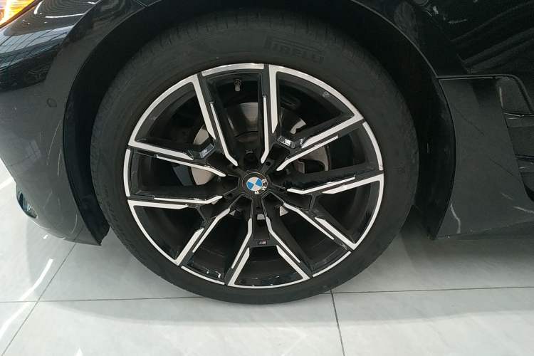Used BMW 4 Series 2022 425i Gran Coupe M Sport Night Edition Left Front Wheel Hub