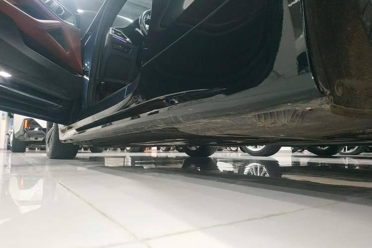 Used BMW 4 Series 2022 425i Convertible M Sport Package Left Side Sill