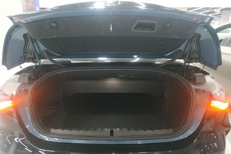 Used BMW 4 Series 2022 425i Convertible M Sport Package Trunk