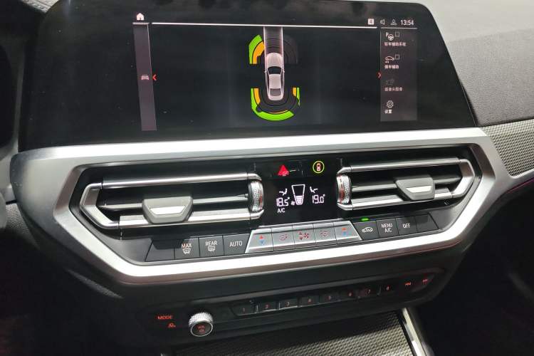 Used BMW 4 Series 2022 425i Fashion Model M Sport Night Edition Package Audio And AC Panel