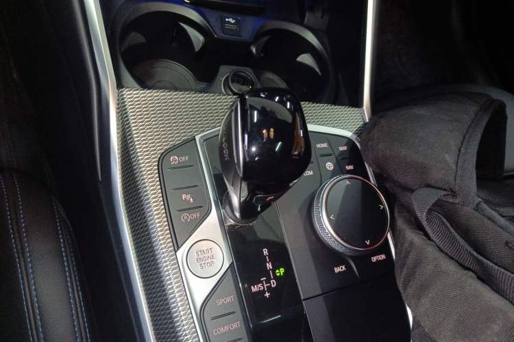 Used BMW 4 Series 2022 425i M Sport Night Edition Package Gear Lever