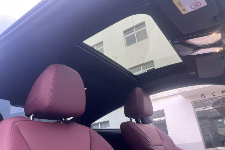 Used BMW 4 Series 2022 Revised 425i M Sport Night Edition Package Interior 4