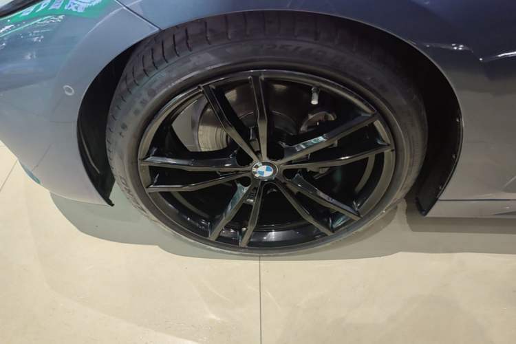 Used BMW 4 Series 2022 425i Fashion Model M Sport Night Edition Package Left Front Wheel Hub