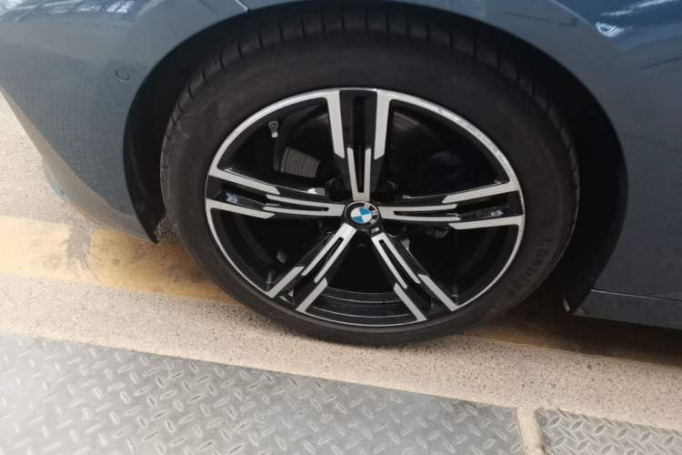 Used BMW 4 Series 2022 425i M Sport Package Left Front Wheel Hub