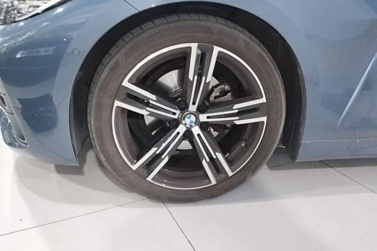Used BMW 4 Series 2022 425i M Sport Package Left Front Wheel Hub