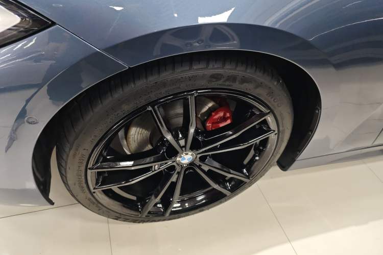 Used BMW 4 Series 2022 425i Fashion Model M Sport Night Edition Package Left Front Wheel Hub