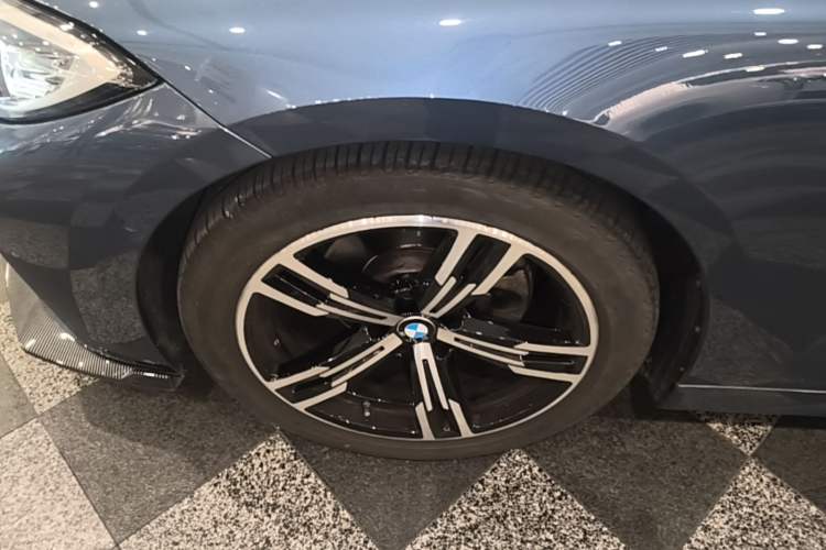 Used BMW 4 Series 2022 425i M Sport Package Left Front Wheel Hub