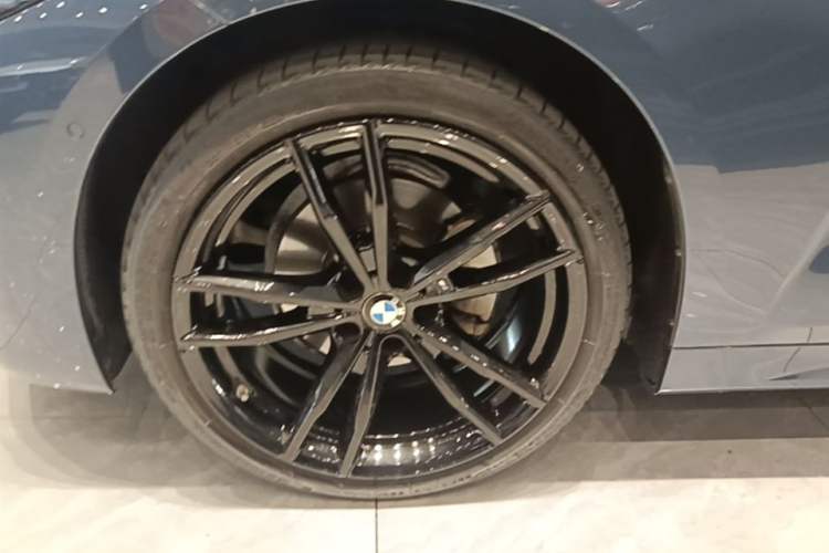 Used BMW 4 Series 2022 Revised 425i M Sport Night Edition Package Left Front Wheel Hub