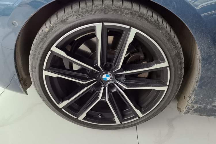Used BMW 4 Series 2022 Second Facelift 430i M Sport Night Edition Package Left Front Wheel Hub