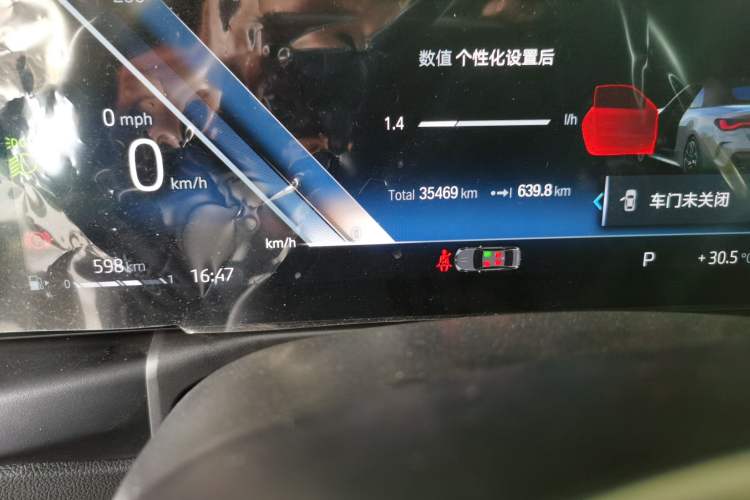 Used BMW 4 Series 2022 425i Convertible M Sport Package Odometer Close Up