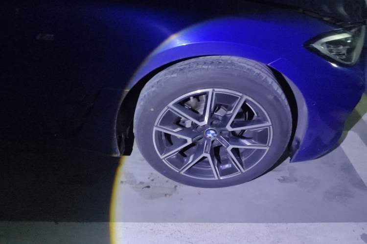 Used BMW 4 Series 2022 425i Gran Coupe M Sport Package Right Front Wheel Hub