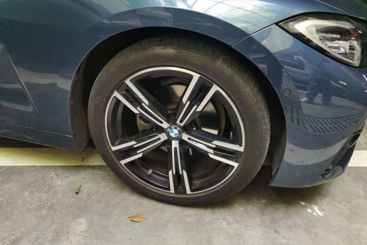 Used BMW 4 Series 2022 425i M Sport Package Right Front Wheel Hub