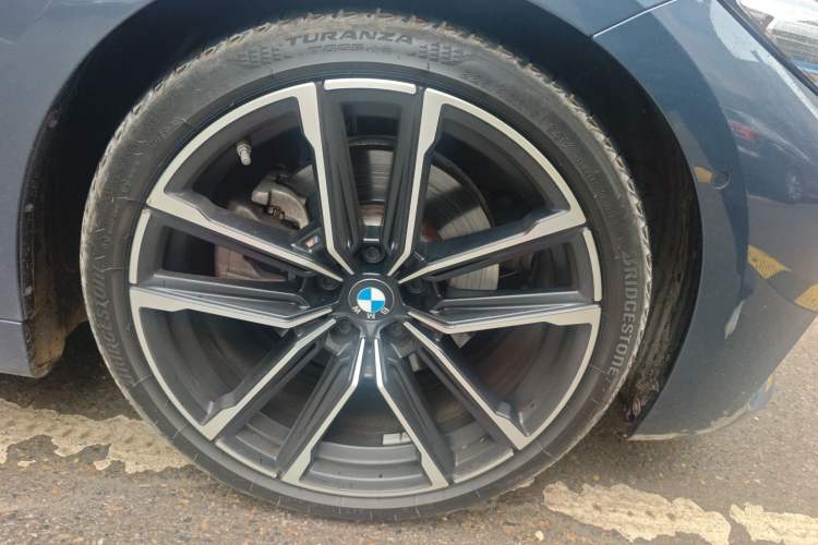 Used BMW 4 Series 2022 430i Convertible M Sport Night Edition Package Right Front Wheel Hub