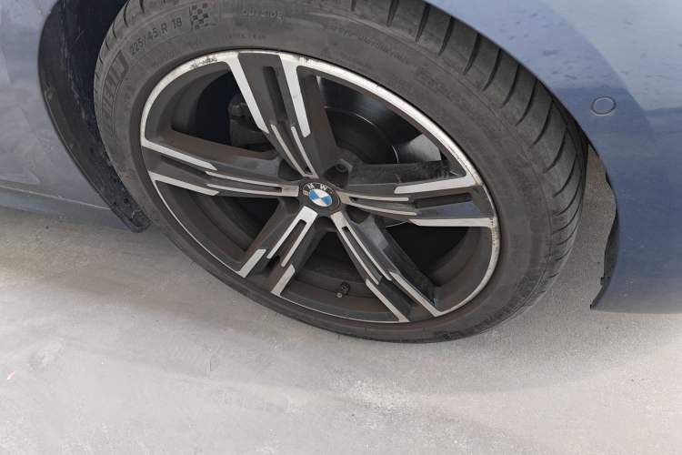 Used BMW 4 Series 2022 425i M Sport Package Right Front Wheel Hub