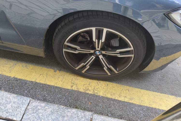 Used BMW 4 Series 2022 425i M Sport Package Right Front Wheel Hub