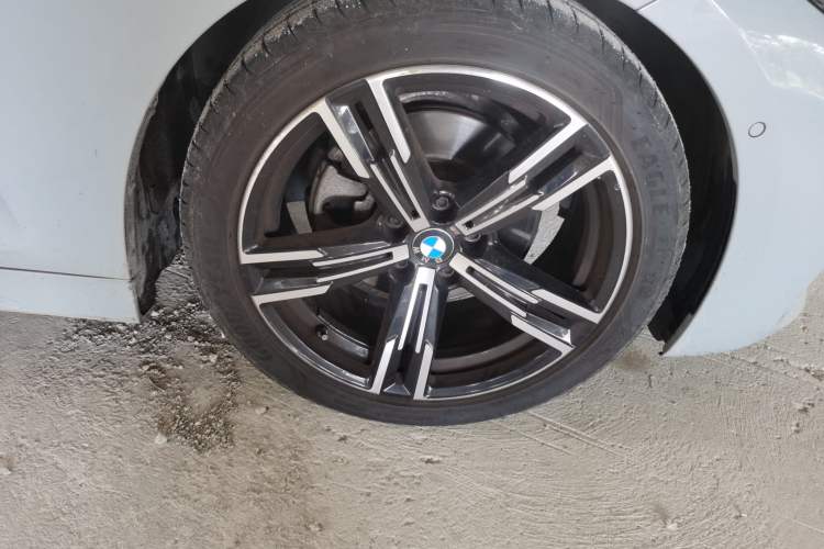 Used BMW 4 Series 2022 425i Convertible M Sport Package Right Front Wheel Hub