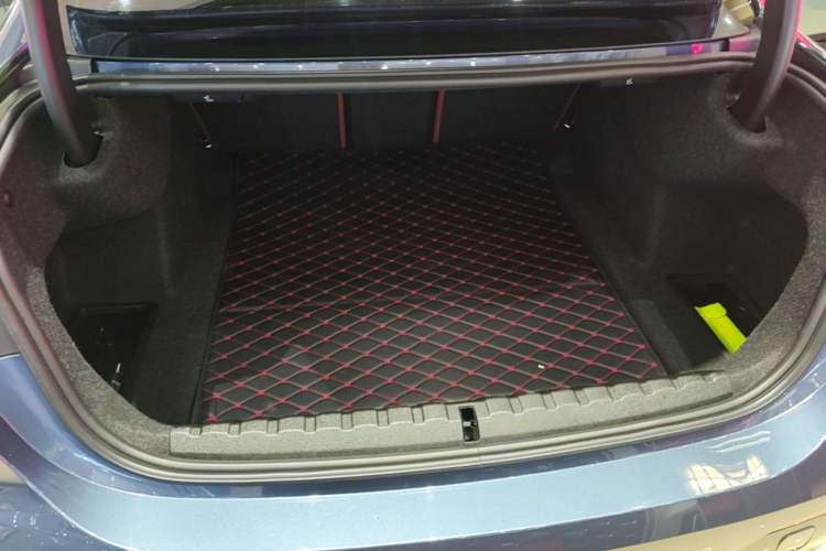 Used BMW 4 Series 2022 425i Fashion Model M Sport Night Edition Package Trunk