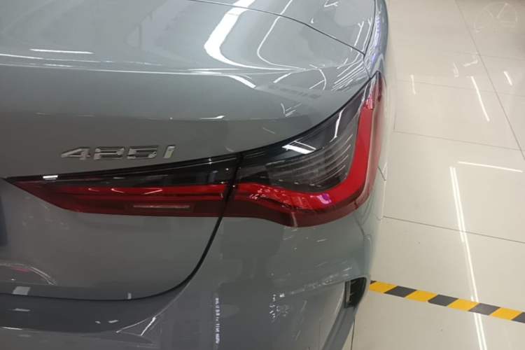 Used BMW 4 Series 2022 425i Convertible M Sport Package Exterior 3