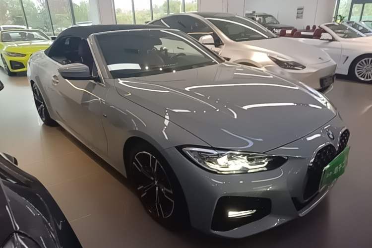 Used BMW 4 Series 2022 425i Convertible M Sport Package Front Right 45 Deg