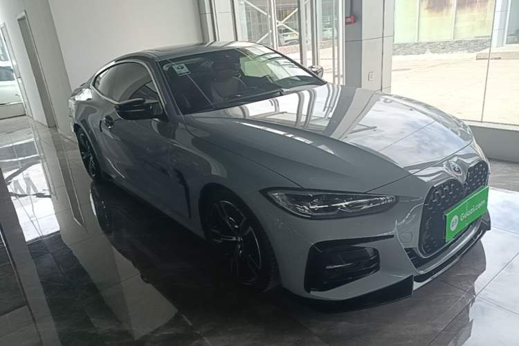 Used BMW 4 Series 2022 425i M Sport Package Front Right 45 Deg