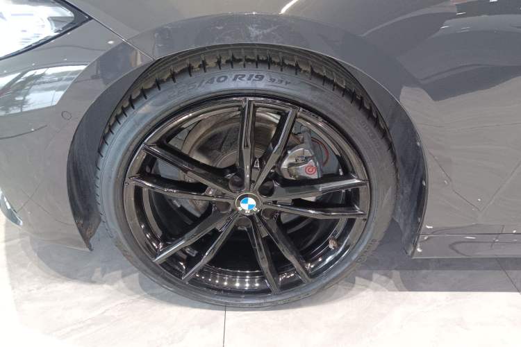 Used BMW 4 Series 2022 Revised 425i M Sport Night Edition Package Left Front Wheel Hub