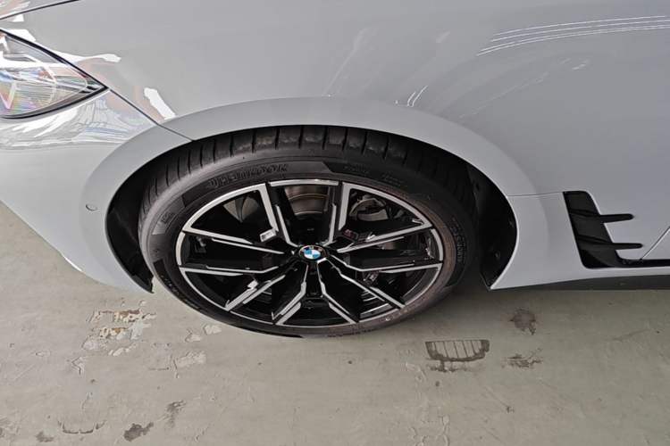 Used BMW 4 Series 2022 425i Gran Coupe M Sport Night Edition Left Front Wheel Hub