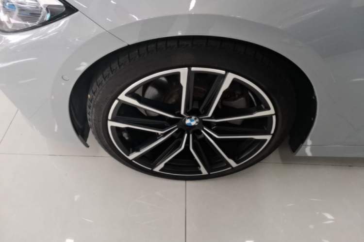 Used BMW 4 Series 2022 Second Facelift 430i Convertible M Sport Night Edition Package Left Front Wheel Hub