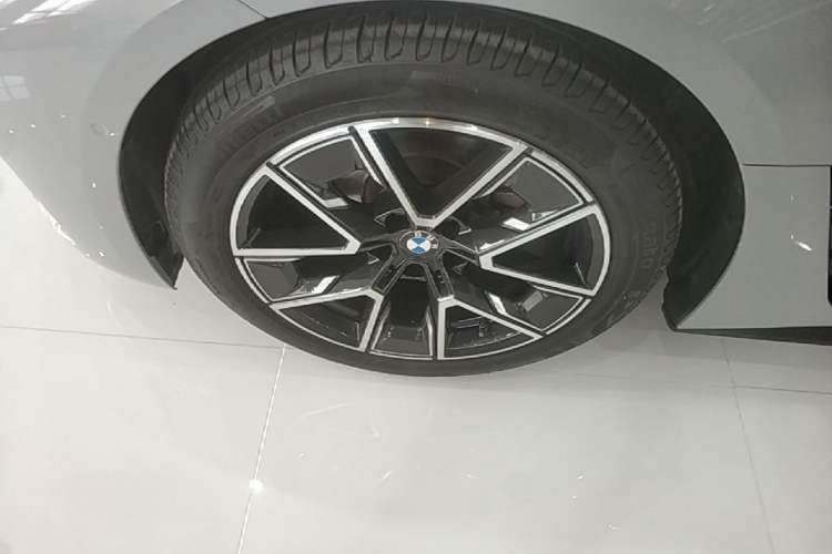 Used BMW 4 Series 2022 425i Gran Coupe M Sport Package Left Front Wheel Hub