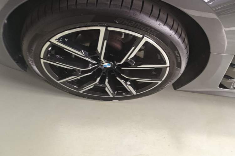 Used BMW 4 Series 2022 425i Gran Coupe M Sport Night Edition Left Front Wheel Hub
