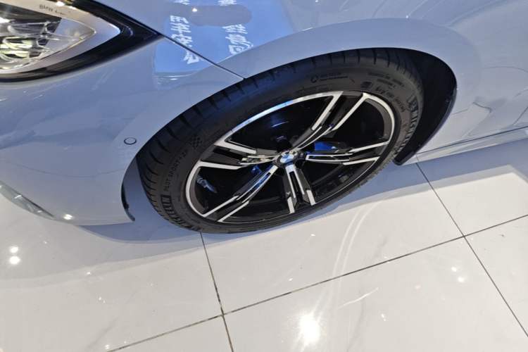 Used BMW 4 Series 2022 425i M Sport Package Left Front Wheel Hub