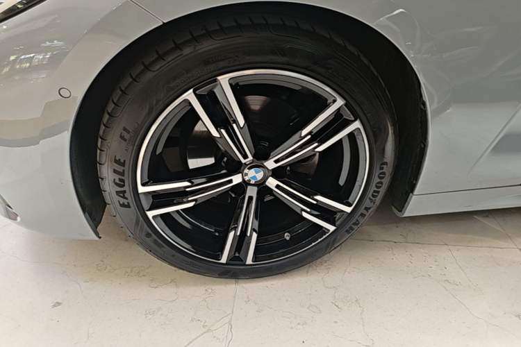 Used BMW 4 Series 2022 425i M Sport Package Left Front Wheel Hub
