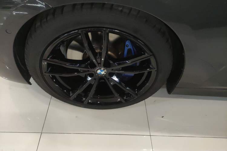 Used BMW 4 Series 2022 430i M Sport Night Edition Package Left Front Wheel Hub