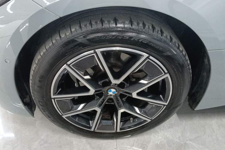 Used BMW 4 Series 2022 425i Gran Coupe M Sport Package Left Front Wheel Hub