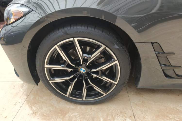 Used BMW 4 Series 2022 425i Gran Coupe M Sport Night Edition Left Front Wheel Hub