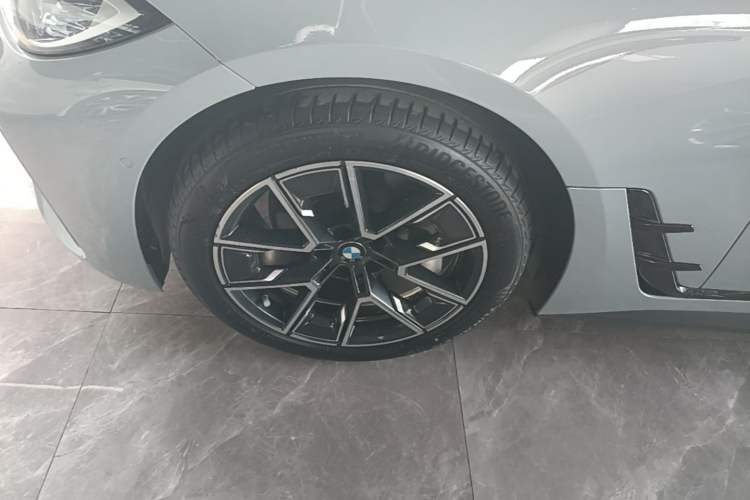 Used BMW 4 Series 2022 425i Gran Coupe M Sport Package Left Front Wheel Hub