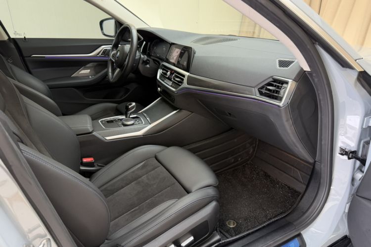 Used BMW 4 Series 2022 425i Gran Coupe M Sport Package Right Front Seat