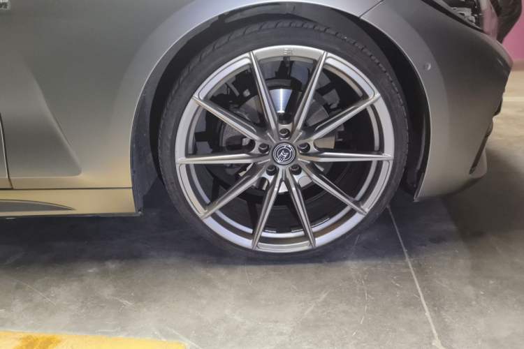Used BMW 4 Series 2022 425i M Sport Package Right Front Wheel Hub