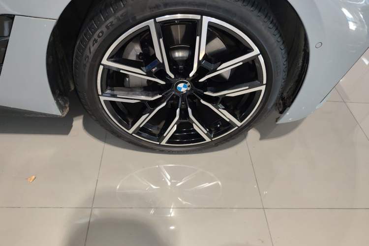 Used BMW 4 Series 2022 425i Gran Coupe M Sport Night Edition Right Front Wheel Hub