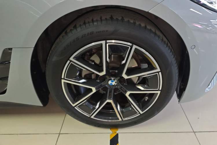 Used BMW 4 Series 2022 425i Gran Coupe M Sport Package Right Front Wheel Hub