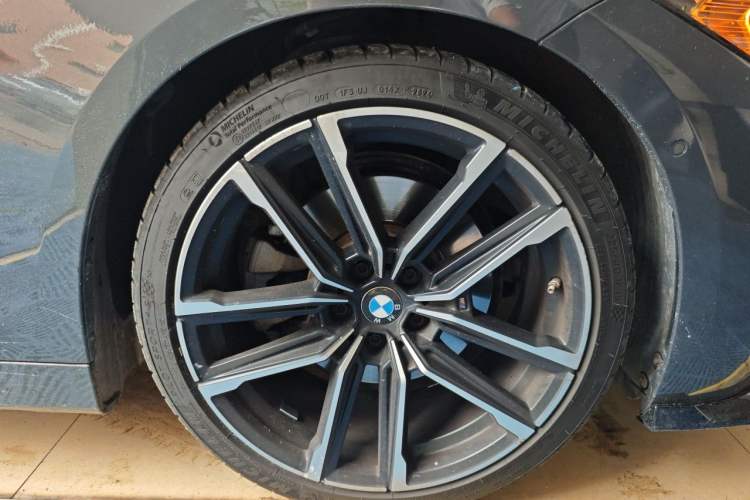 Used BMW 4 Series 2022 430i M Sport Night Edition Package Right Front Wheel Hub