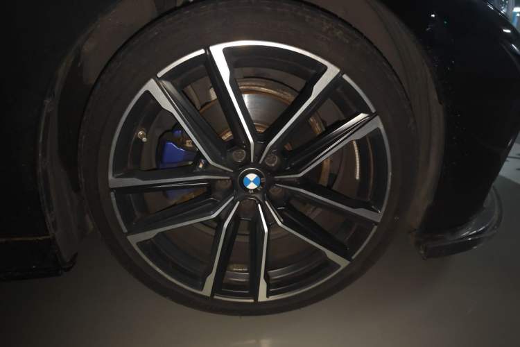 Used BMW 4 Series 2022 Second Facelift 430i M Sport Night Edition Package Right Front Wheel Hub