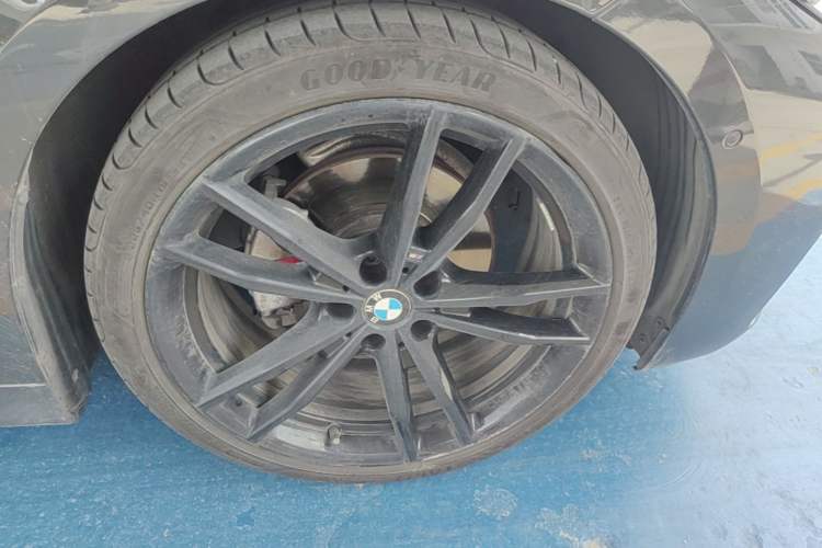 Used BMW 4 Series 2022 425i Convertible M Sport Night Edition Package Right Front Wheel Hub
