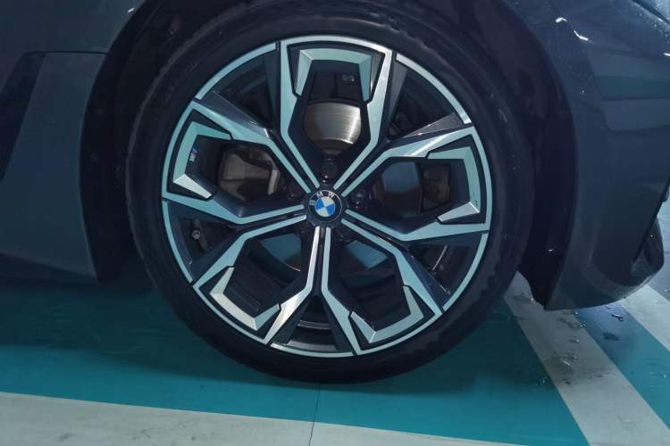 Used BMW 4 Series 2022 430i Gran Coupe M Sport Night Edition Right Front Wheel Hub